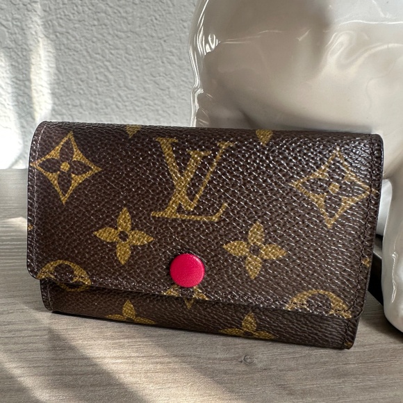 Louis Vuitton Monogram 6-Ring Key Holder - Picture 2 of 8